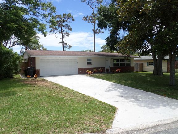 2nd image of 805 Poinsettia Ave