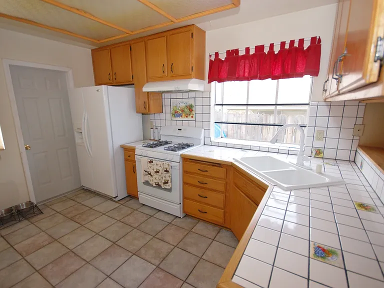 517 Barnett Dr — Photo 4