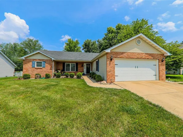 2667 Piper Hills Dr, Shiloh, IL 62221