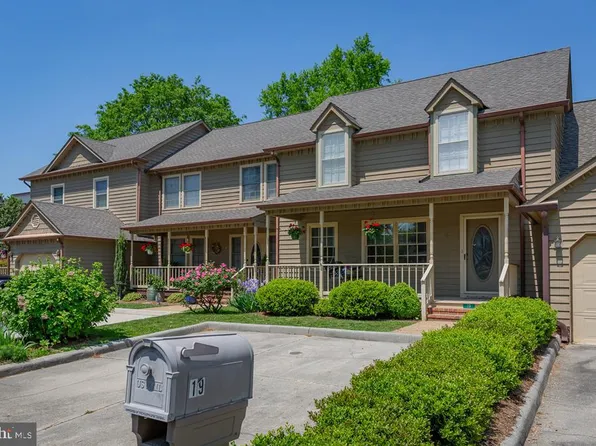 19 Heatherfield Ct, Kilmarnock, VA 22482