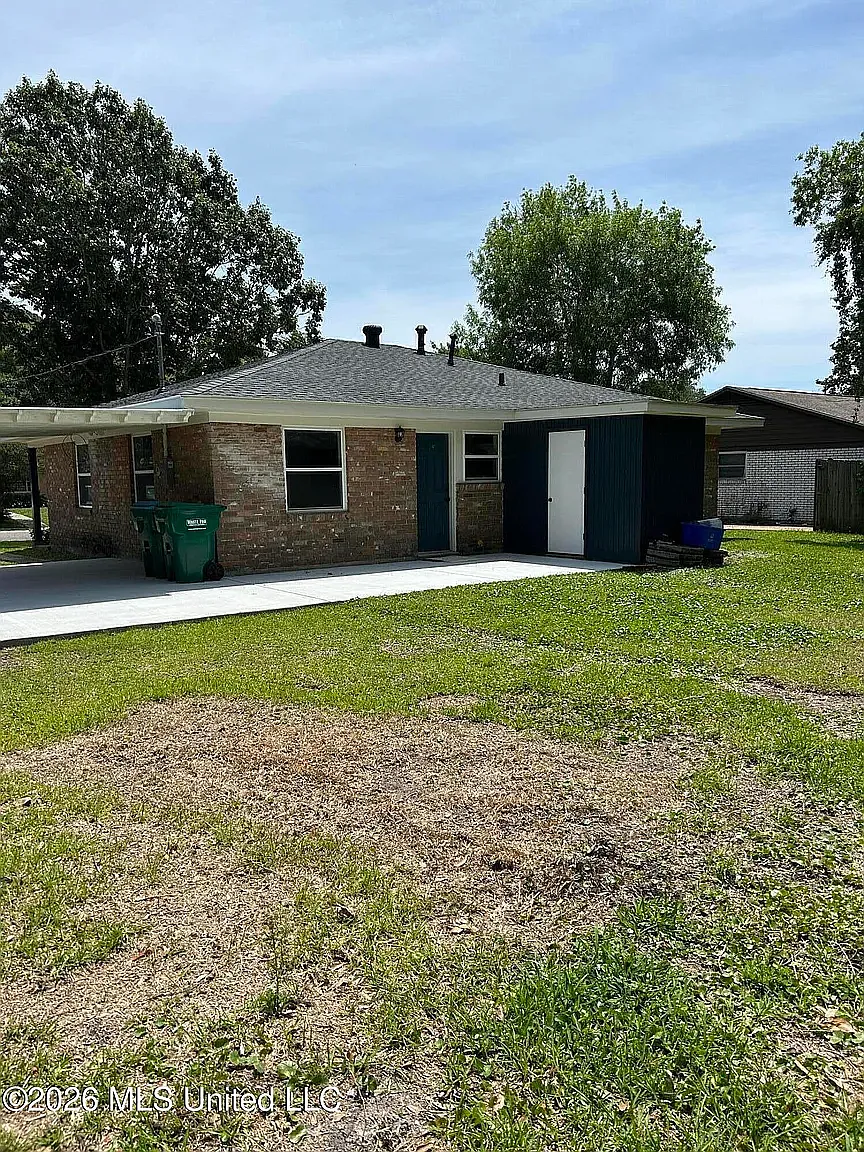 3 bed, 1.5 bath, 1217 sqft, $1,800 — Photo 4