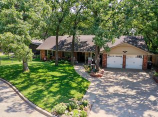 1908 N Oakhill Rd, Bethany, OK 73008