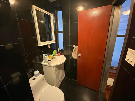 Rented by Manhattan Dwelling Corporation | media 19