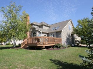 2404 Leverenz Rd, Naperville, IL 60564