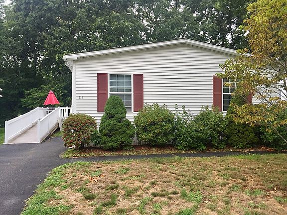 Large side deck with ramp 