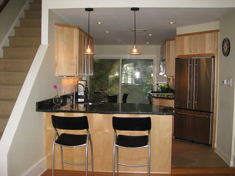 332 S Hicks St — Photo 2