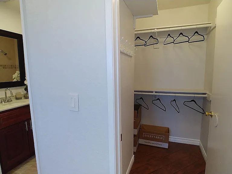 Five Star Suites — Photo 69