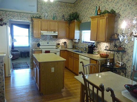 3rd image of 8687 Deer Valley Dr
