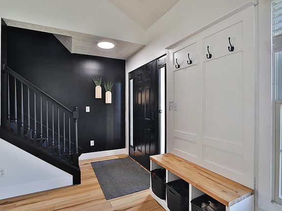 3rd image of 348 Holly Grove Rd