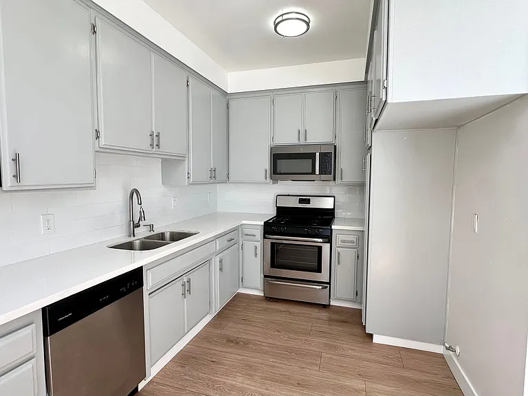9939 Topanga Canyon Blvd — Photo 40
