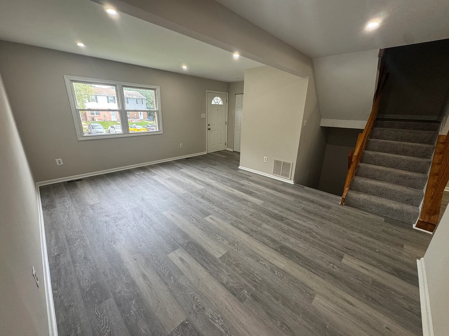 3 bed, 1.5 bath, 1200 sqft, $2,500 — Photo 1
