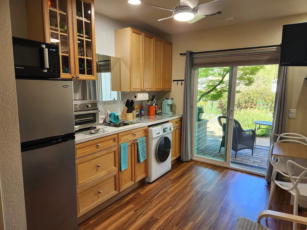 1 bed, 450 sqft, $1,595 — Photo 4