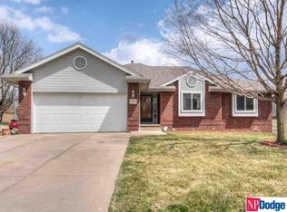 2004 Eagle Ridge Dr, Papillion, NE 68133