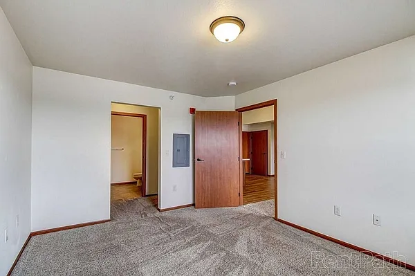 Kenwood on 5th Apartments — Photo 14