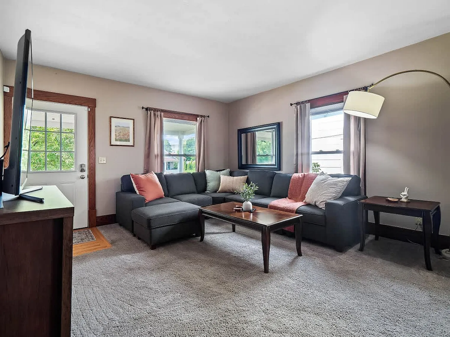 3 bed, 1.0 bath, 2561 sqft, $2,411 — Photo 1