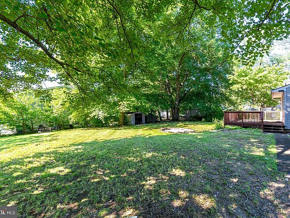 5th image of 242 Courtney Dr