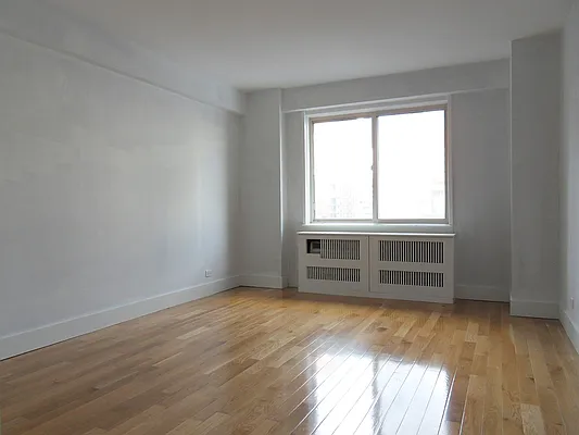 Rented by Stonehenge NYC LLC | media 2