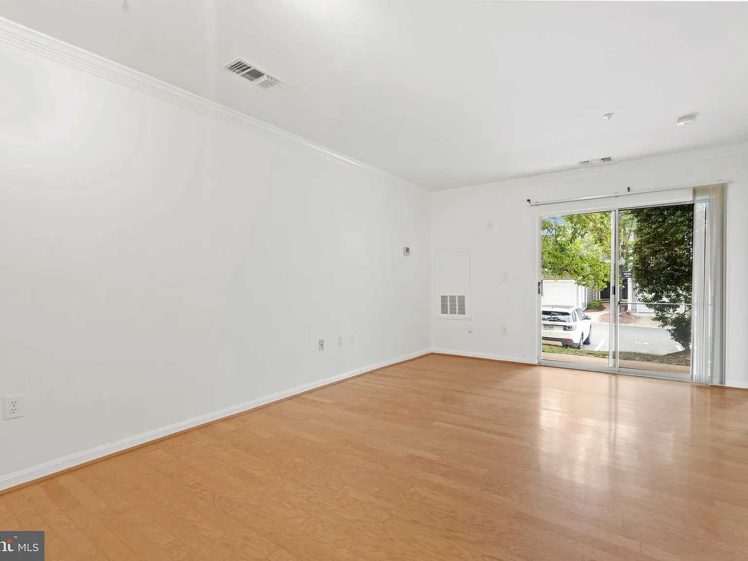 1 bed, 736 sqft, $2,100 — Photo 4