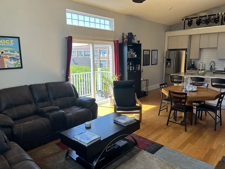204 Spencer Ave #10 — Photo 3