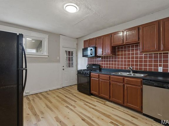 3rd image of 3322 N Hanley Rd