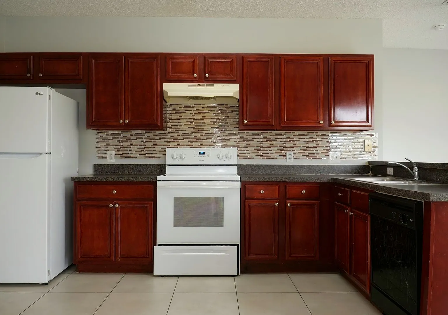 Huge 3/2 House For Rent in Kissimmee Available Now! — Photo 4