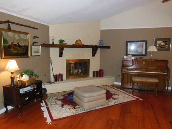 3rd image of 4036 Crestwood Ct