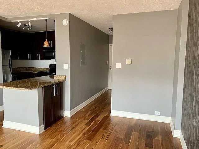 2930 N Sheridan Rd — Photo 3