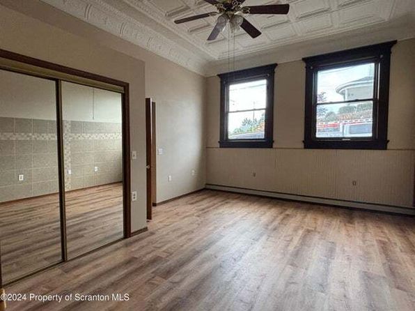 1301 Main St