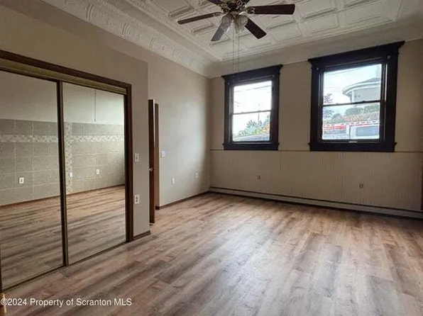 1301 Main St, Dickson City, PA