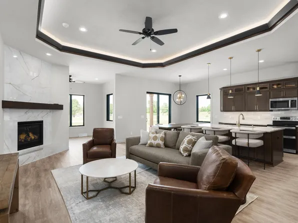 381 Ridge Vw #4, Milton, WI 53563