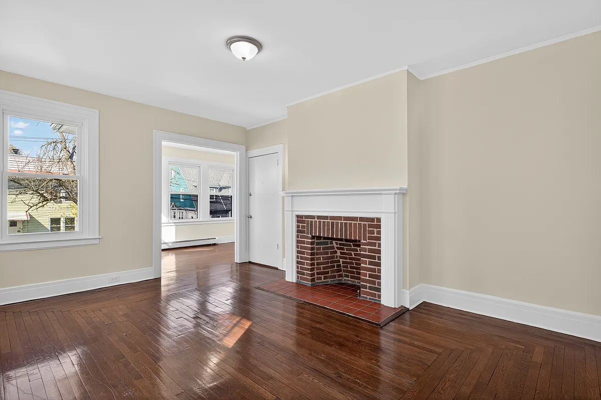 Building Photo - 24 Marion Ave #2