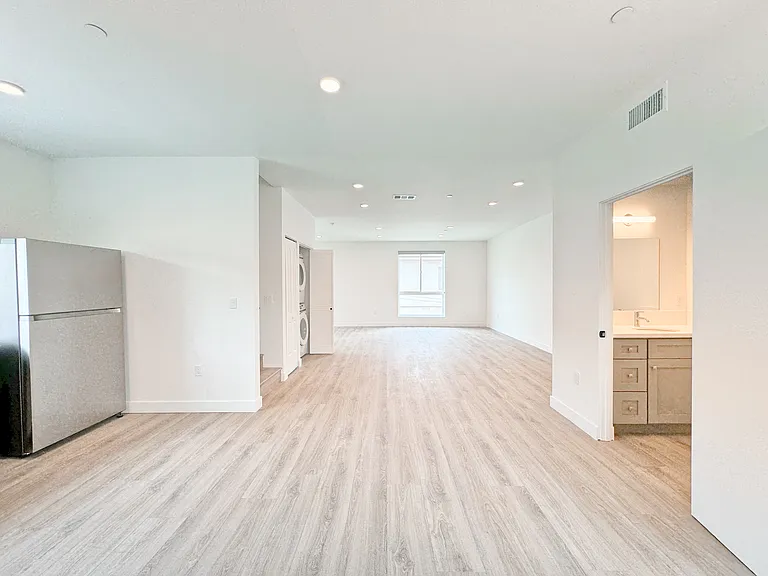 1743 Armacost Ave — Photo 12