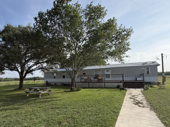 1635 County Road 409, Stockdale, TX 78160