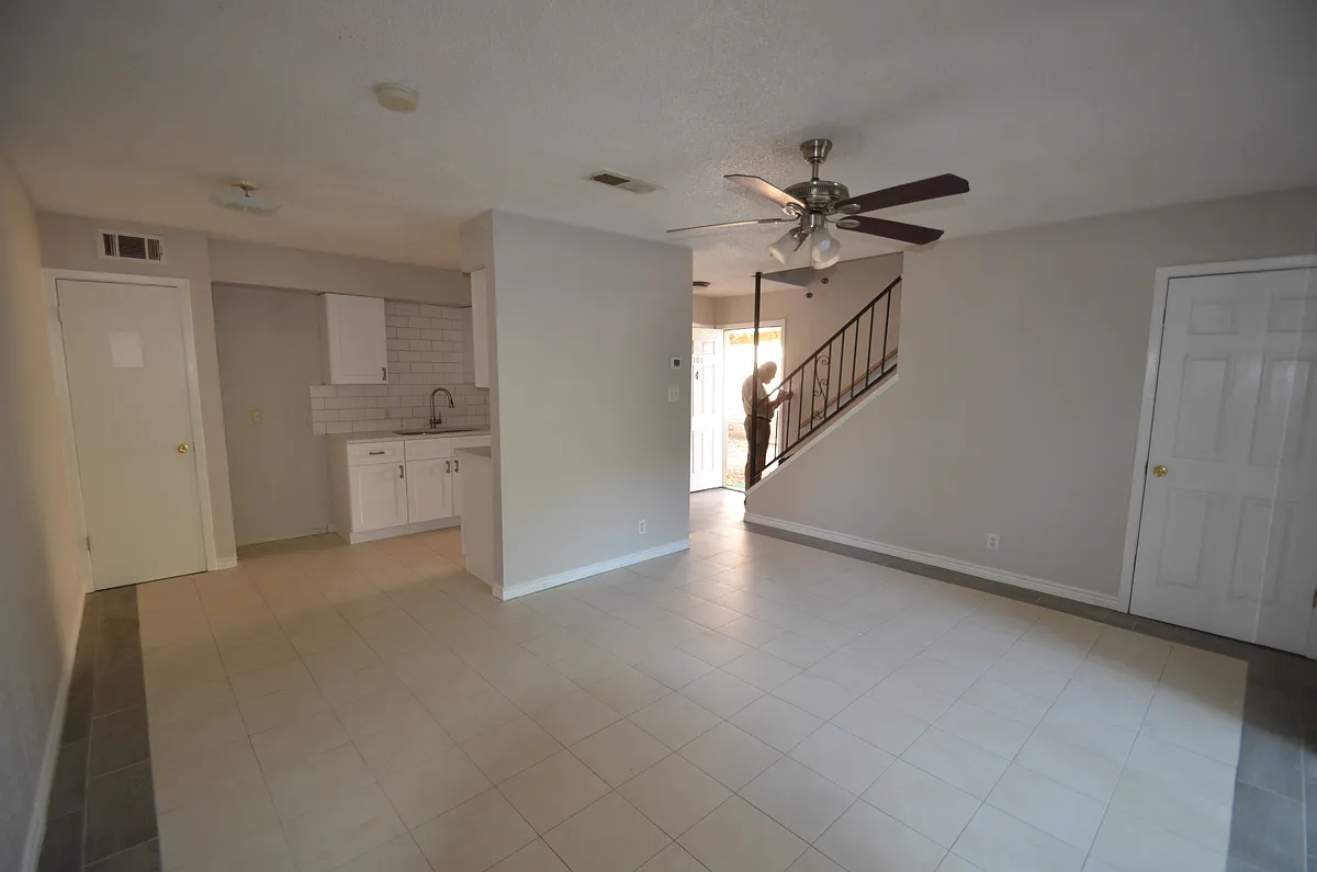 Building Photo - 5010 W Wind Trl #101