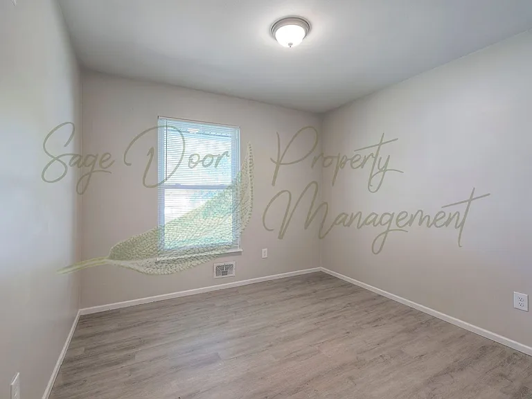 11913 Sycamore Ave — Photo 27