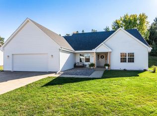 1281 Orchard Cir, Oconomowoc, WI 53066