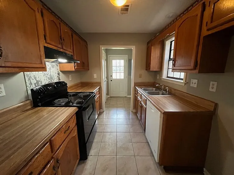 3260 Edenshire Ln — Photo 4