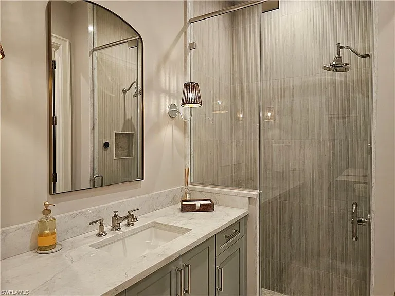 637 Palm Cir W — Photo 28