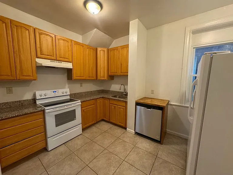 5526 Howe Street — Photo 17