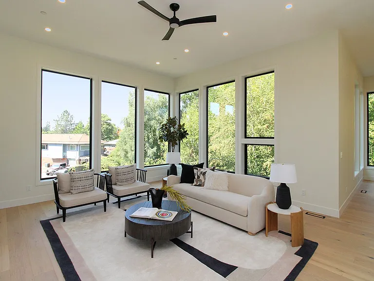 6233 SW Hamilton Way — Photo 4