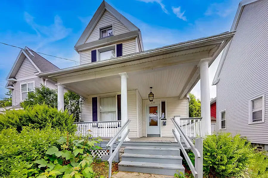 5 bed, 1840 sqft, $2,250 — Photo 1