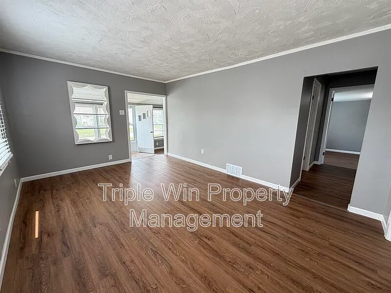 2308 Huntington Ave — Photo 11