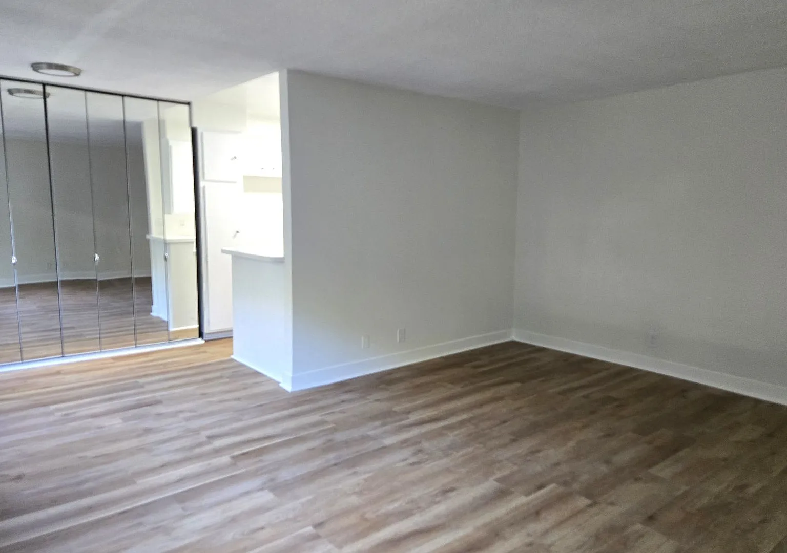 1226 Larrabee Street — Photo 3