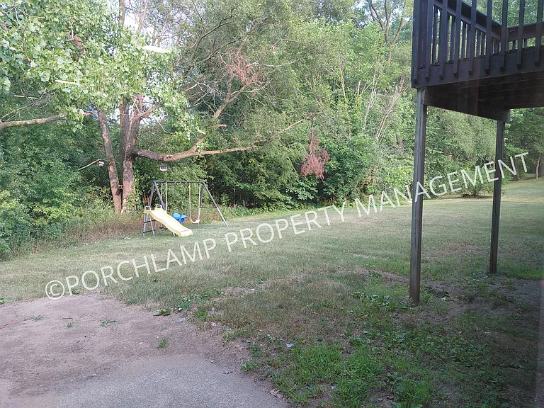 4546 Sarafield St NE — Photo 21