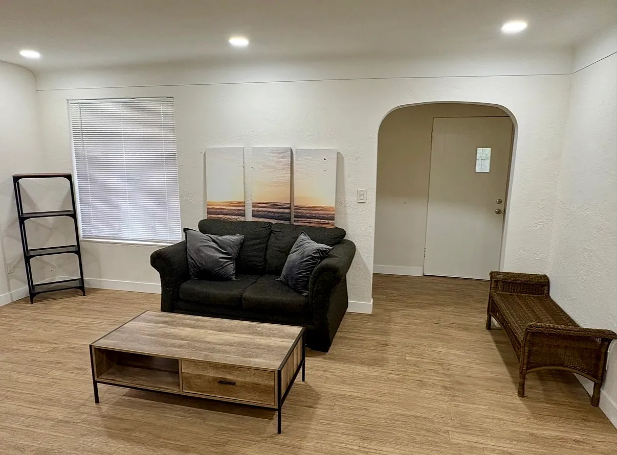 4 bed, 1201 sqft, $2,500 — Photo 4