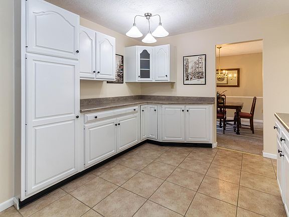 4th image of 742 Hager Ct