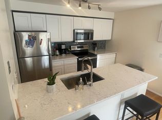 952 N 35th St APT 203, Seattle, WA 98103