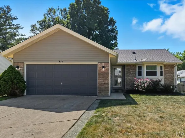 854 Spring Hill Farm Dr, Ballwin, MO 63021