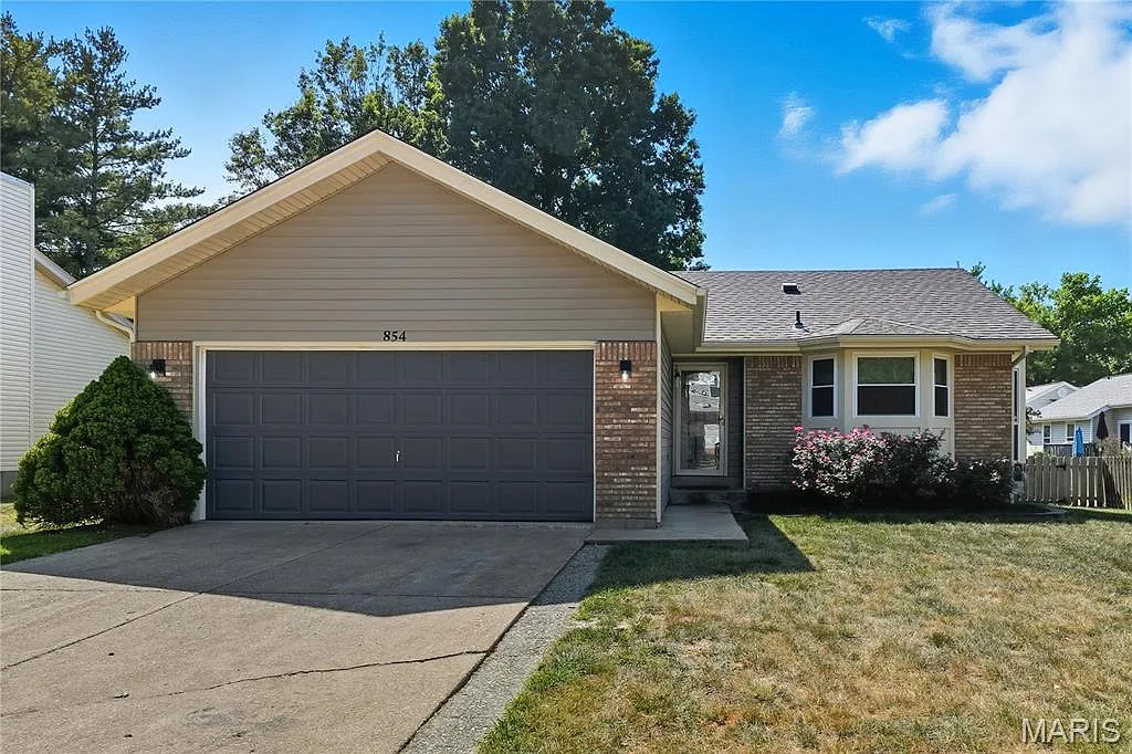 854 Spring Hill Farm Dr photo 1