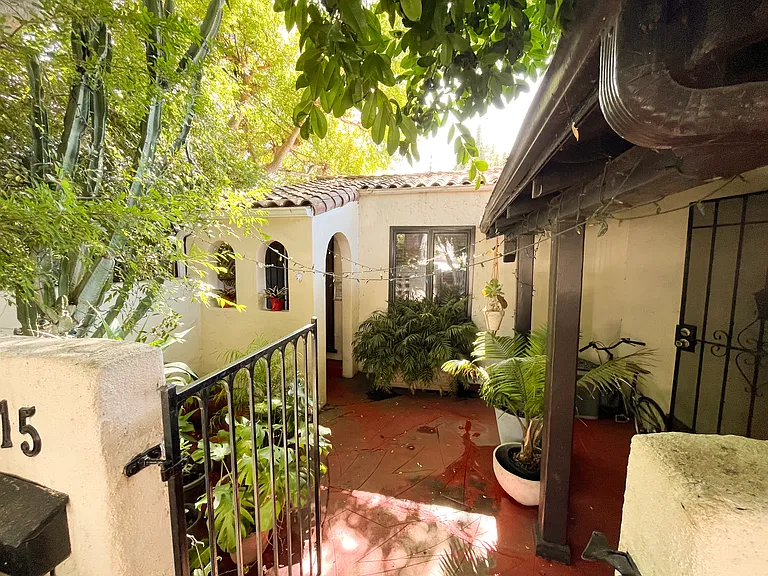 N La Jolla Ave — Photo 19